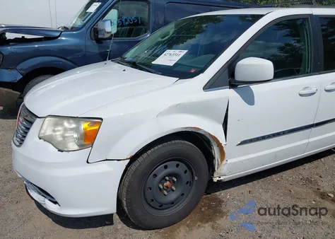 2014 Chrysler Town & Country Touring z USA, uszkodzony, nr VIN 2C4RC1BG5ER132134